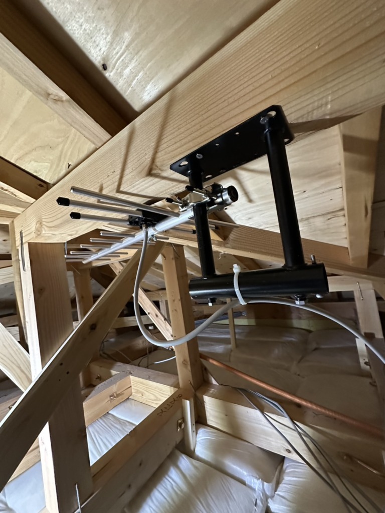 一宮市相生のエサキホーム様新築に台風でも安心の地上波デジタル放送　屋根裏アンテナ工事