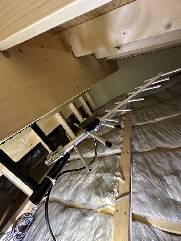 弥富市平島東のHESTA大倉様新築に建物の外観を気にする必要のない屋根裏アンテナ工事