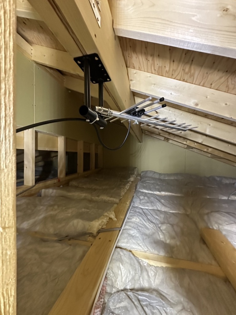 弥富市平島東のHESTA大倉様新築に建物の外観を気にする必要のない屋根裏アンテナ工事