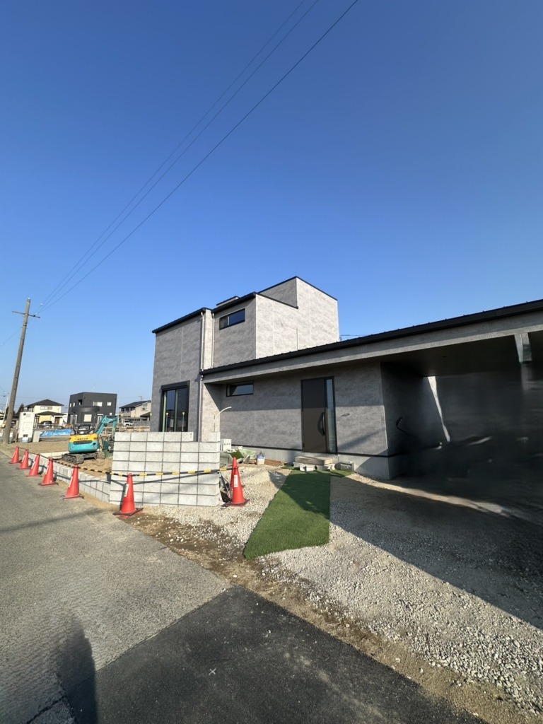 江南市高屋町のアールギャラリー様新築住宅　狭い屋根裏での地デジアンテナ工事