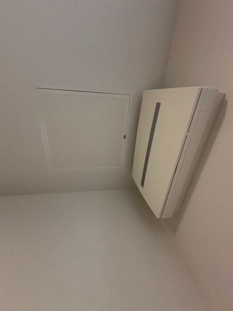 江南市高屋町のアールギャラリー様新築住宅　狭い屋根裏での地デジアンテナ工事