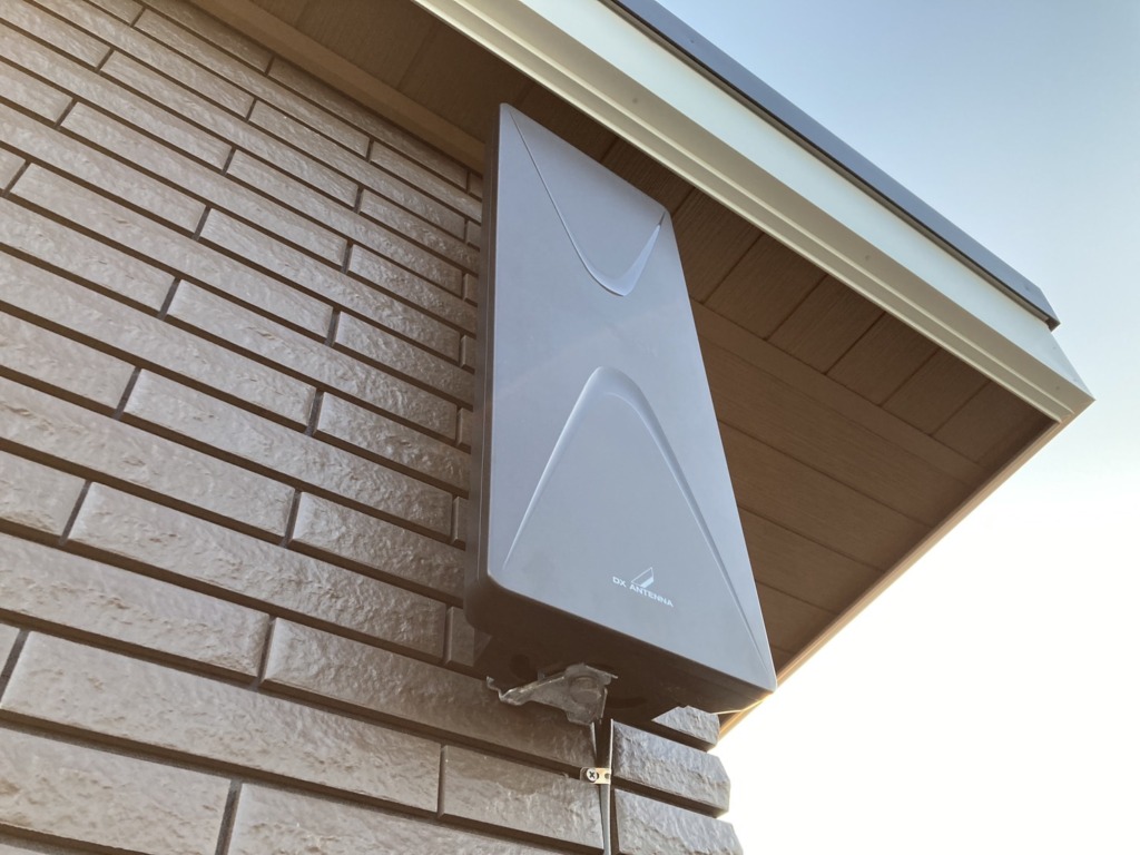 みよし市三好町の太陽光パネルがあるハイドロテクトタイル一条工務店新築にデザインアンテナ壁面工事