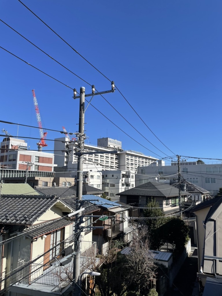 調布市国領町の3階建て新築にお洒落なブラック仕様の地デジとBSアンテナ工事