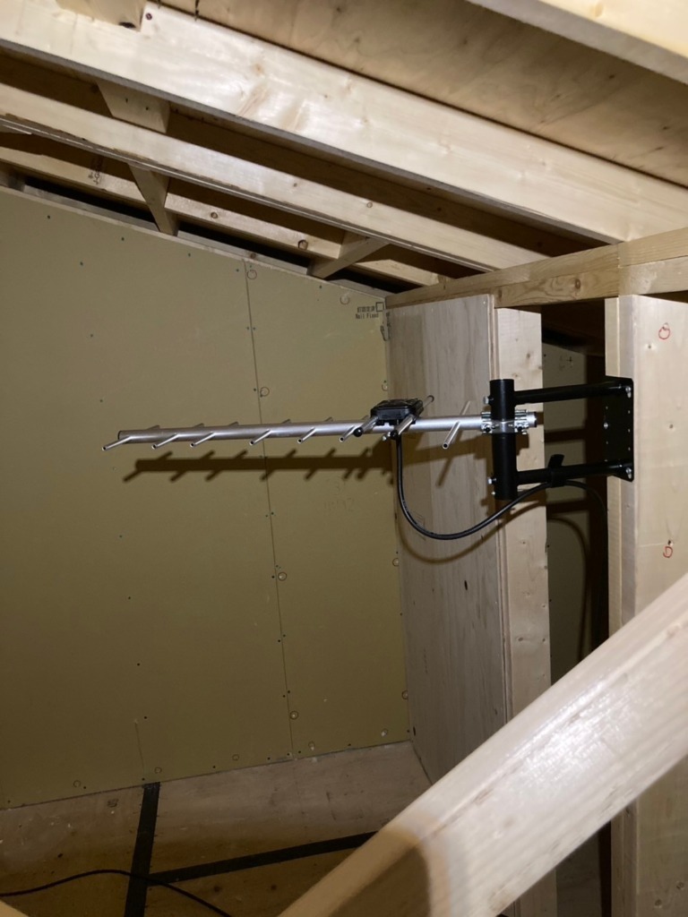 浜松市中央区蜆塚の光仕様の一条工務店新築平屋での屋根裏アンテナ工事