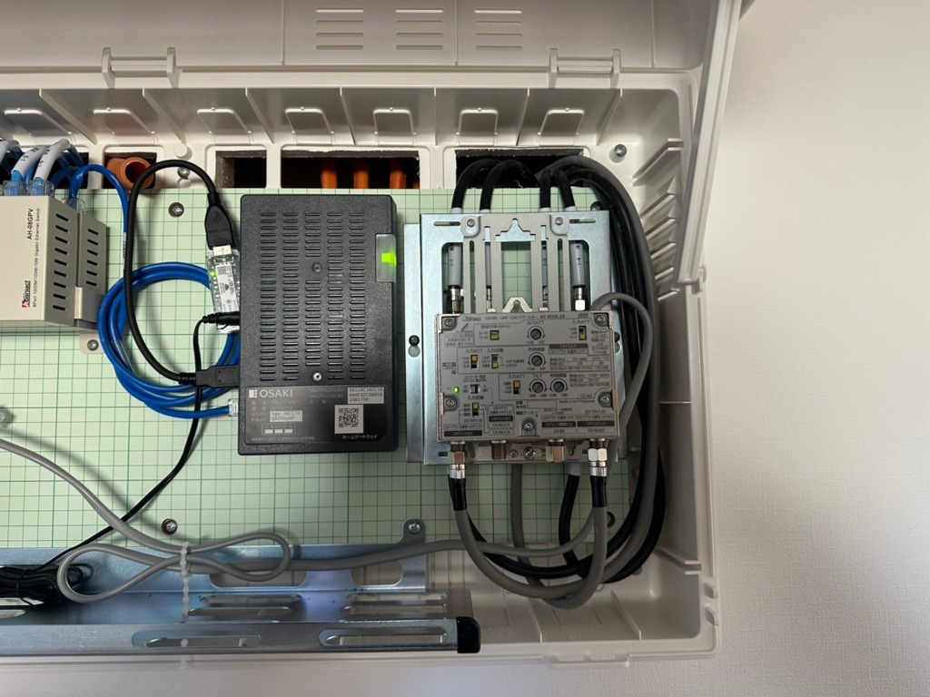 伊勢市小俣町本町のミサワホーム新築へのお洒落なデザインアンテナ壁面工事