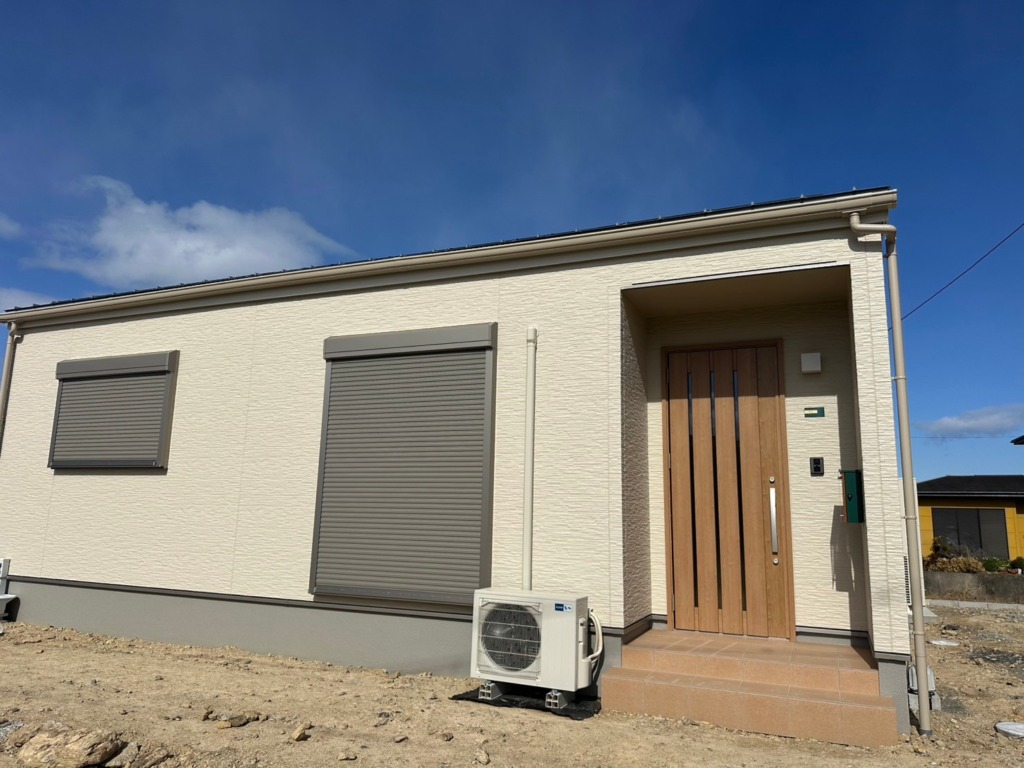 伊勢市通町の上村工務店様平屋新築　お洒落な地上波デジタル放送デザインアンテナ壁面工事