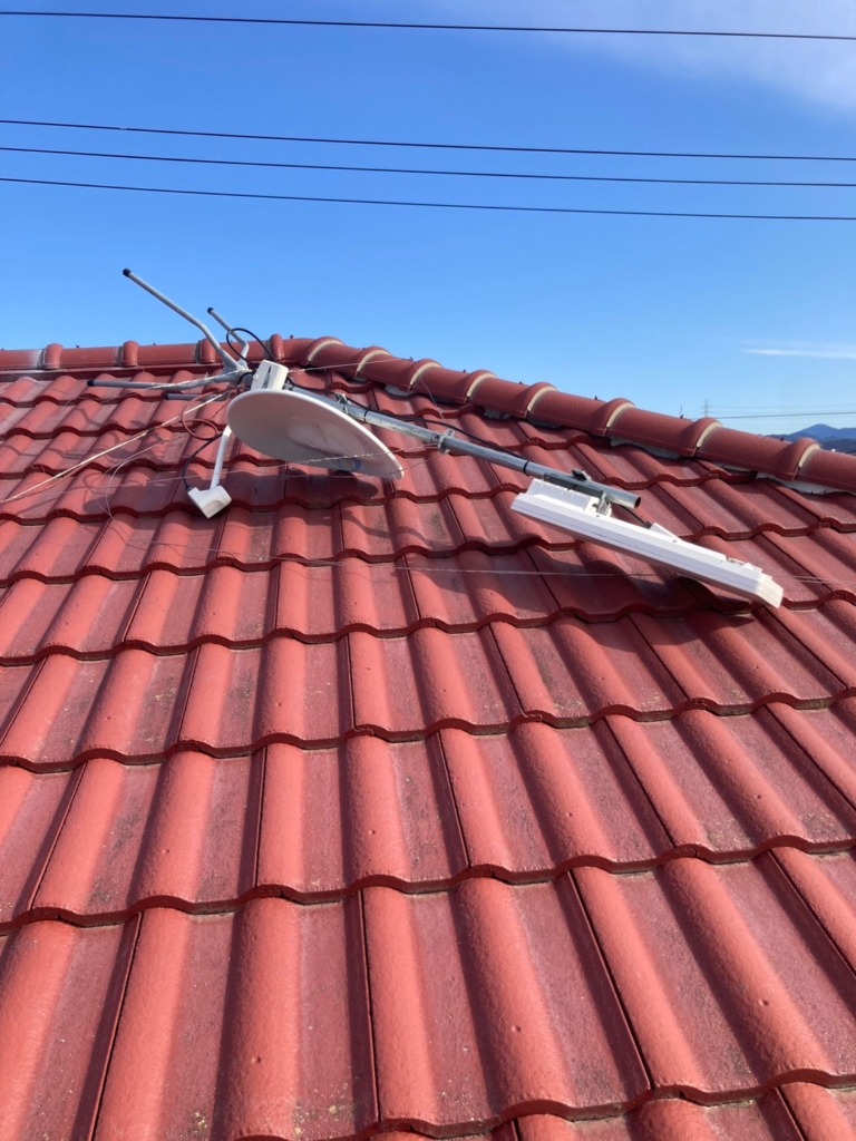 浜松市浜名区善地の既存住宅てアンテナ倒壊による屋根裏アンテナ交換工事