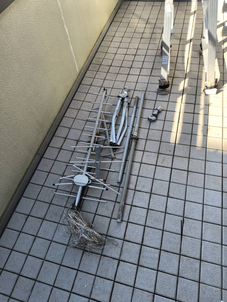 船橋市古和釜町の既存住宅でアンテナ倒壊に伴う交換工事