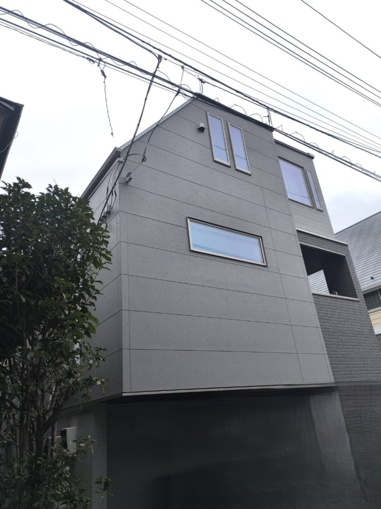 葛飾区西亀有のアーキセプト様3階建て新築 地上波デジタル放送デザインアンテナ壁面工事