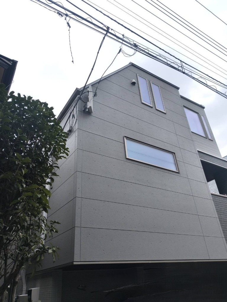 葛飾区西亀有のアーキセプト様3階建て新築 地上波デジタル放送デザインアンテナ壁面工事