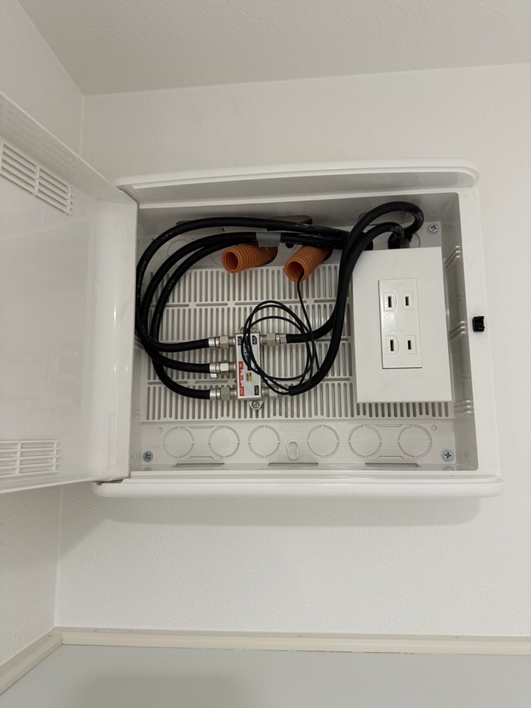 一宮市木曽川町黒田のオープンハウスアーキテクト様新築　台風でも安心の地デジ屋根裏アンテナ工事