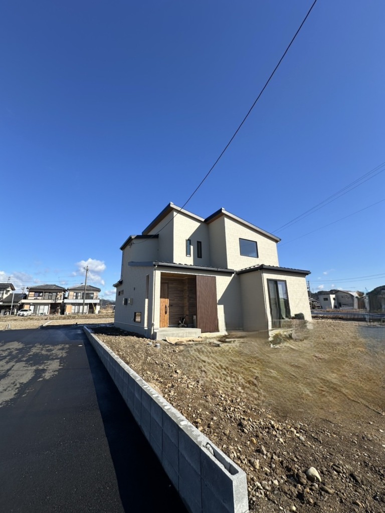 山県市高富の新築住宅でお洒落なデザインアンテナ壁面工事