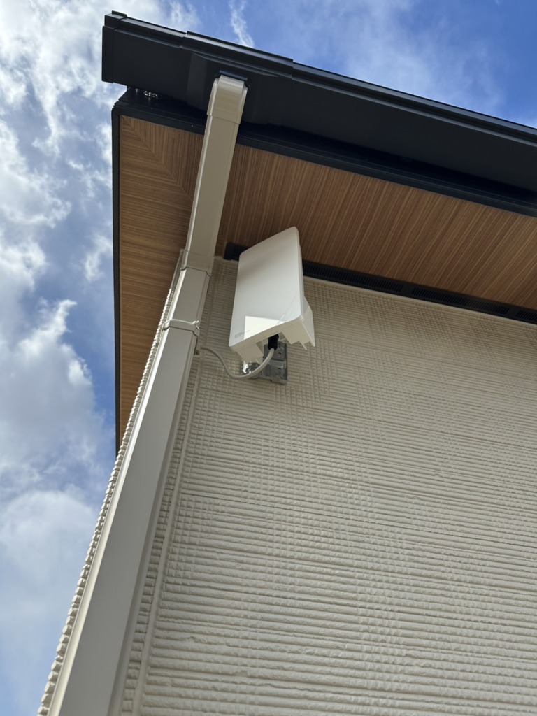 山県市高富の新築住宅でお洒落なデザインアンテナ壁面工事