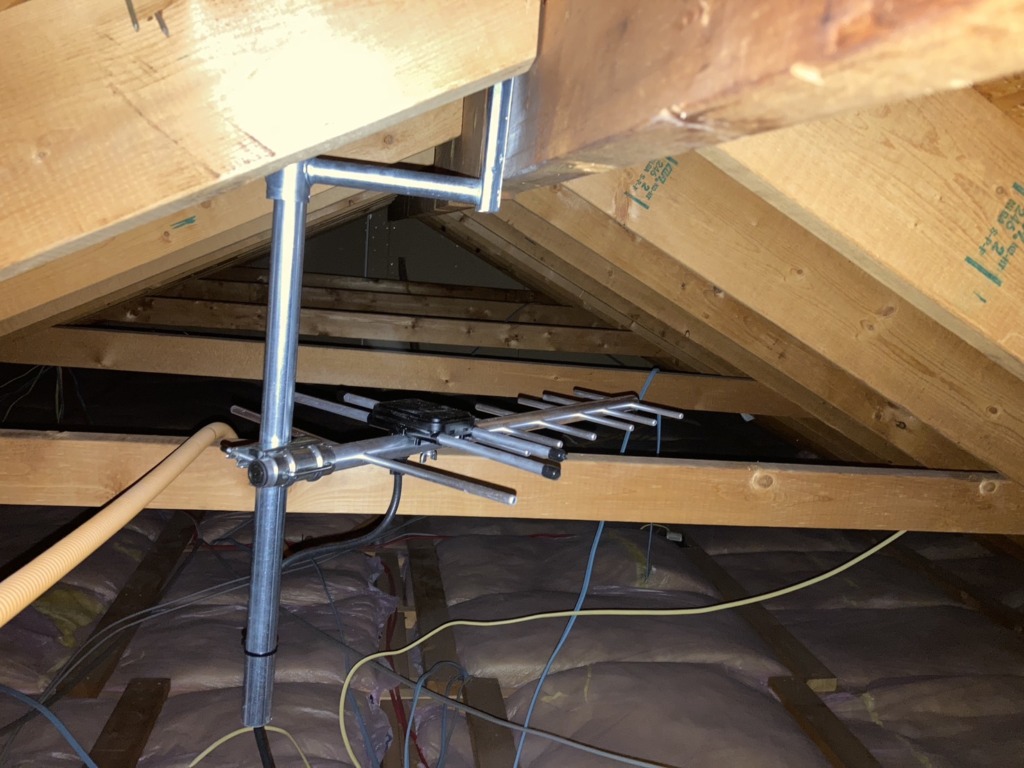 名古屋市港区善進町の既存住宅で光テレビから屋根裏アンテナへの切り替え工事