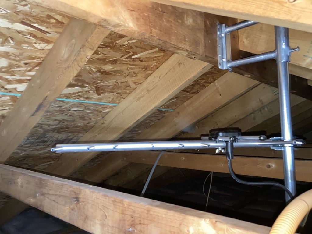 名古屋市港区善進町の既存住宅で光テレビから屋根裏アンテナへの切り替え工事