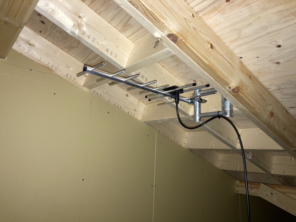 愛知郡東郷町春木の平屋新築に災害に強い屋根裏テレビアンテナ工事