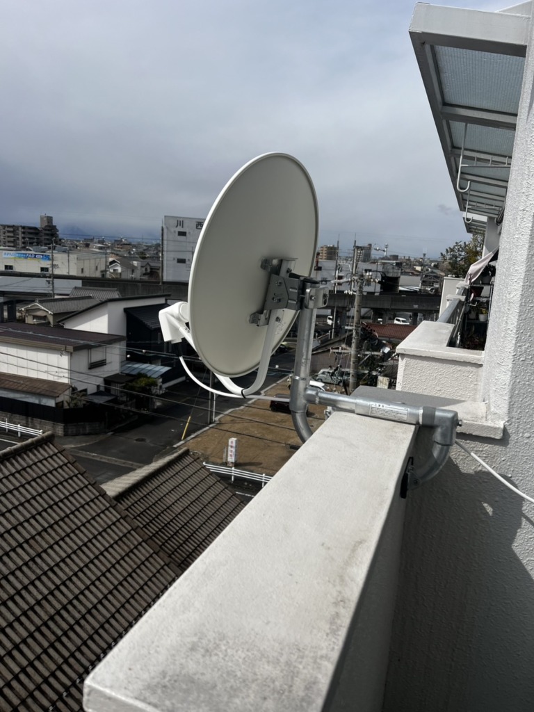 一宮市中町の分譲マンションに2K4K8K対応BSアンテナ挟み込み工事