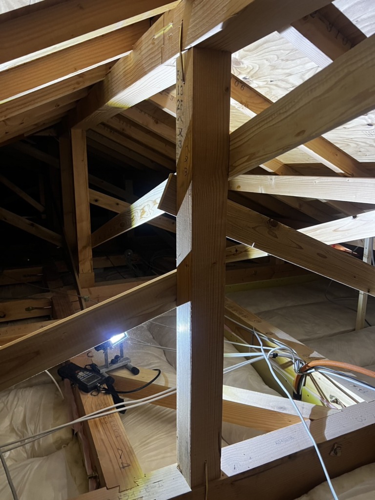 稲沢市小池のエサキホーム様新築　外から見えない屋根裏地デジアンテナ工事