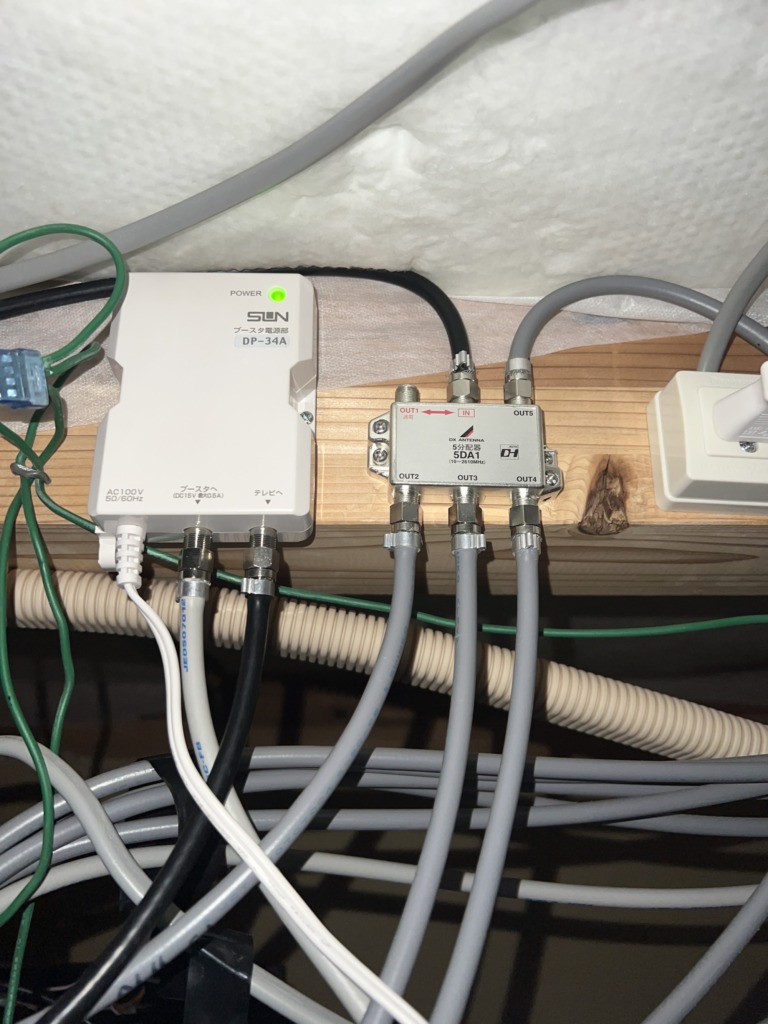 名古屋市中川区荒中町のアンテナ入力線がない屋根裏での地上波デジタル放送テレビアンテナ工事