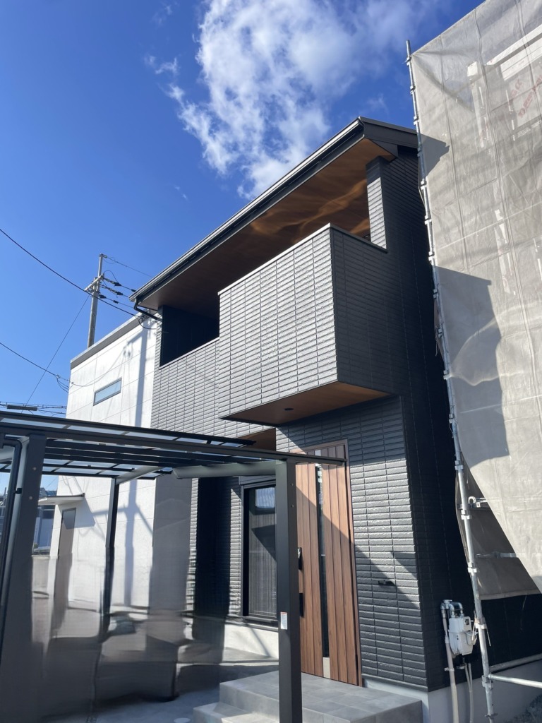 茨木市目垣の新築住宅　かわいい地上波デジタル放送小型フラットアンテナ工事