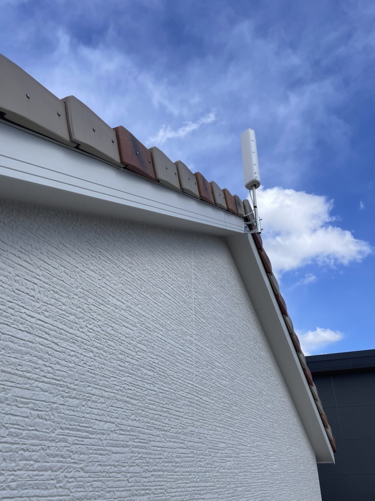 箕面市稲の新築住宅に衛星放送とスタイリッシュな地上波ユニコーンアンテナ工事