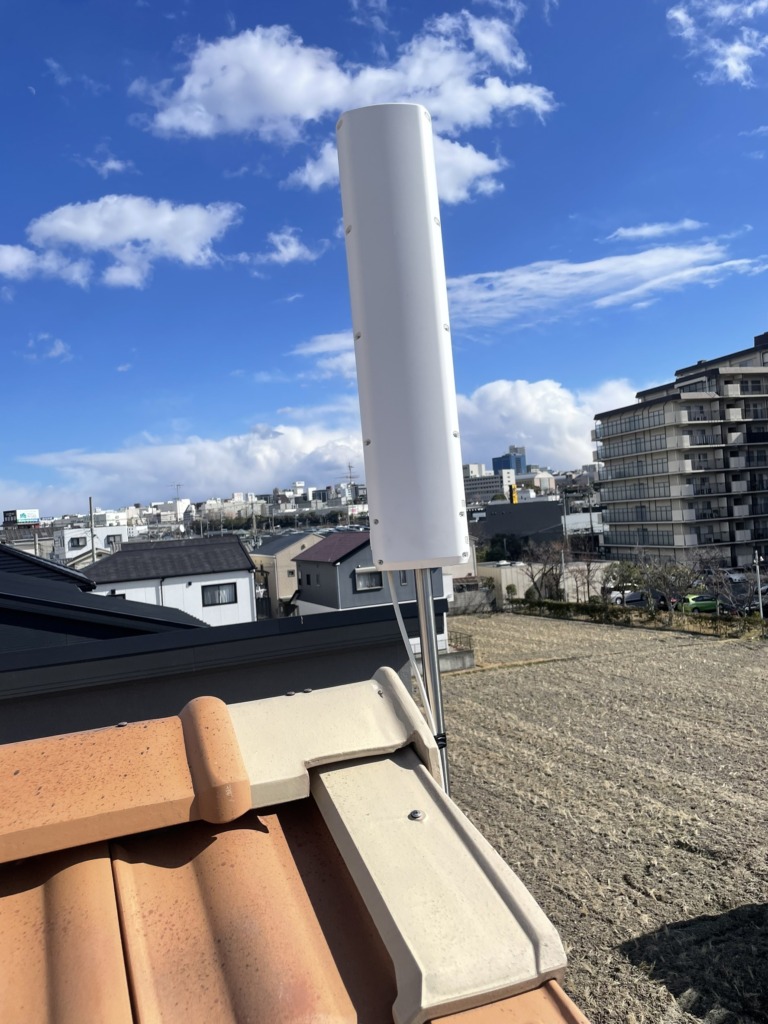 箕面市稲の新築住宅に衛星放送とスタイリッシュな地上波ユニコーンアンテナ工事