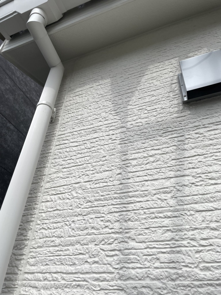 箕面市稲の新築住宅に衛星放送とスタイリッシュな地上波ユニコーンアンテナ工事