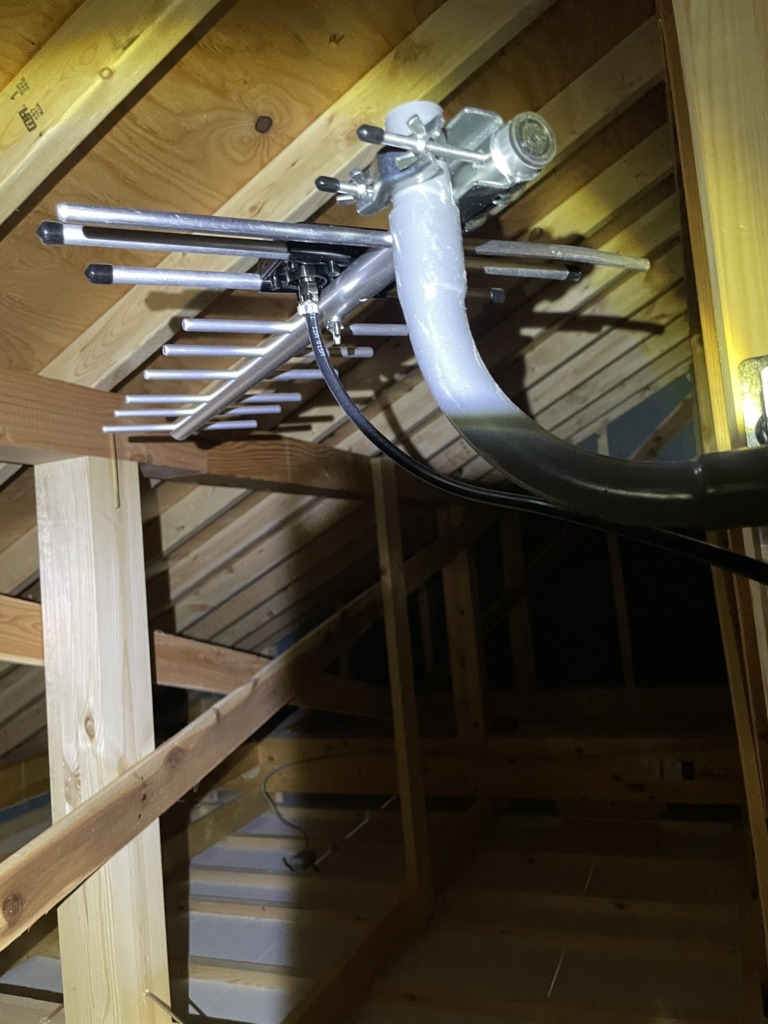 大津市比叡辻の敷島住宅様新築　2K4K8K対応BSと地デジ屋根裏アンテナ工事