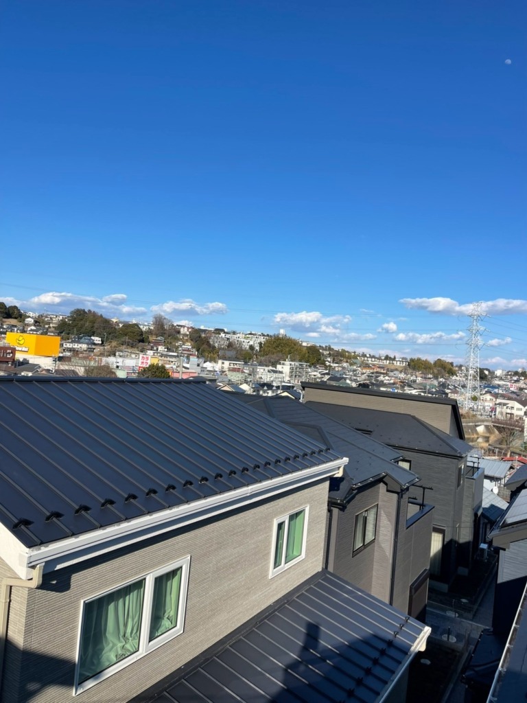 町田市野津田町のハウスイズム様新築 ガルバリウム外壁にデザインアンテナサイドベース工事