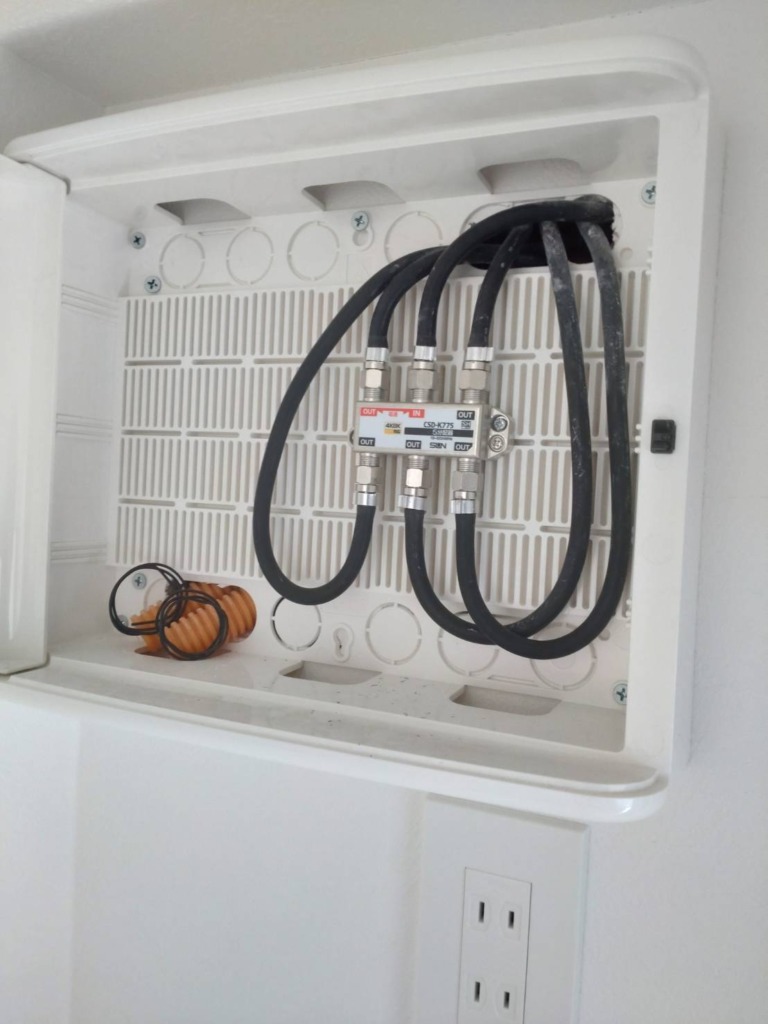 名古屋市昭和区長戸町のオープンハウス様　アンテナ配線がない屋根裏での地上波デジタル放送工事