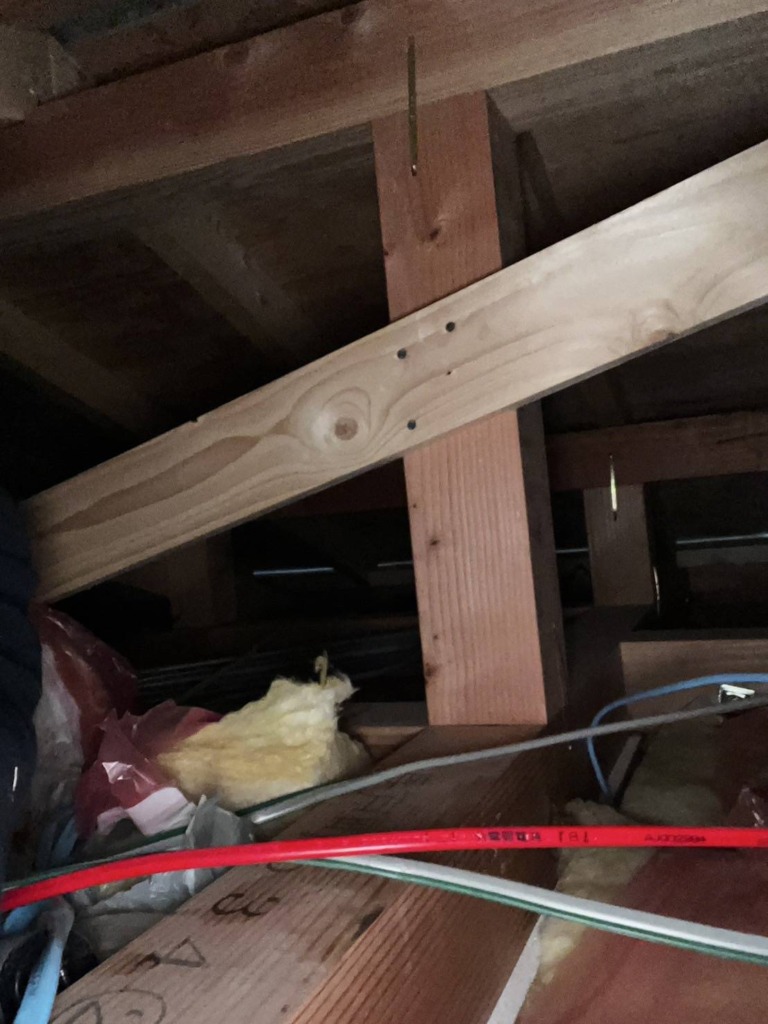 名古屋市昭和区長戸町のオープンハウス様　アンテナ配線がない屋根裏での地上波デジタル放送工事