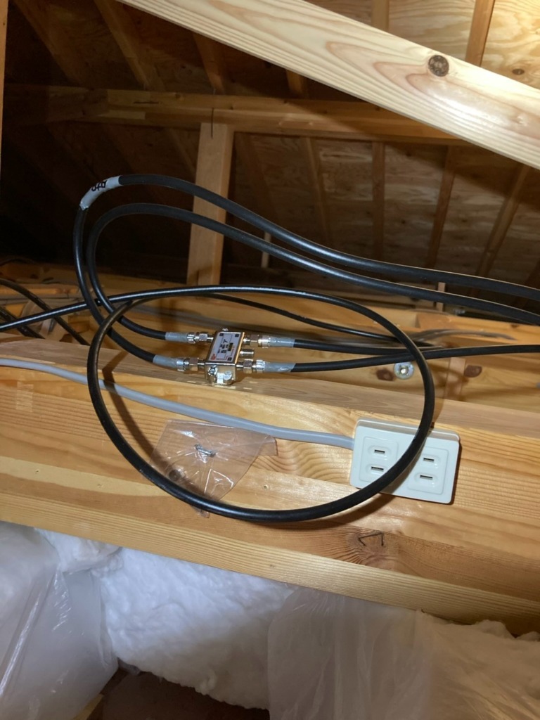 伊豆の国市南條の第一建設様既存住宅　光テレビから地上波デジタル放送デザインアンテナへの切り替え工事