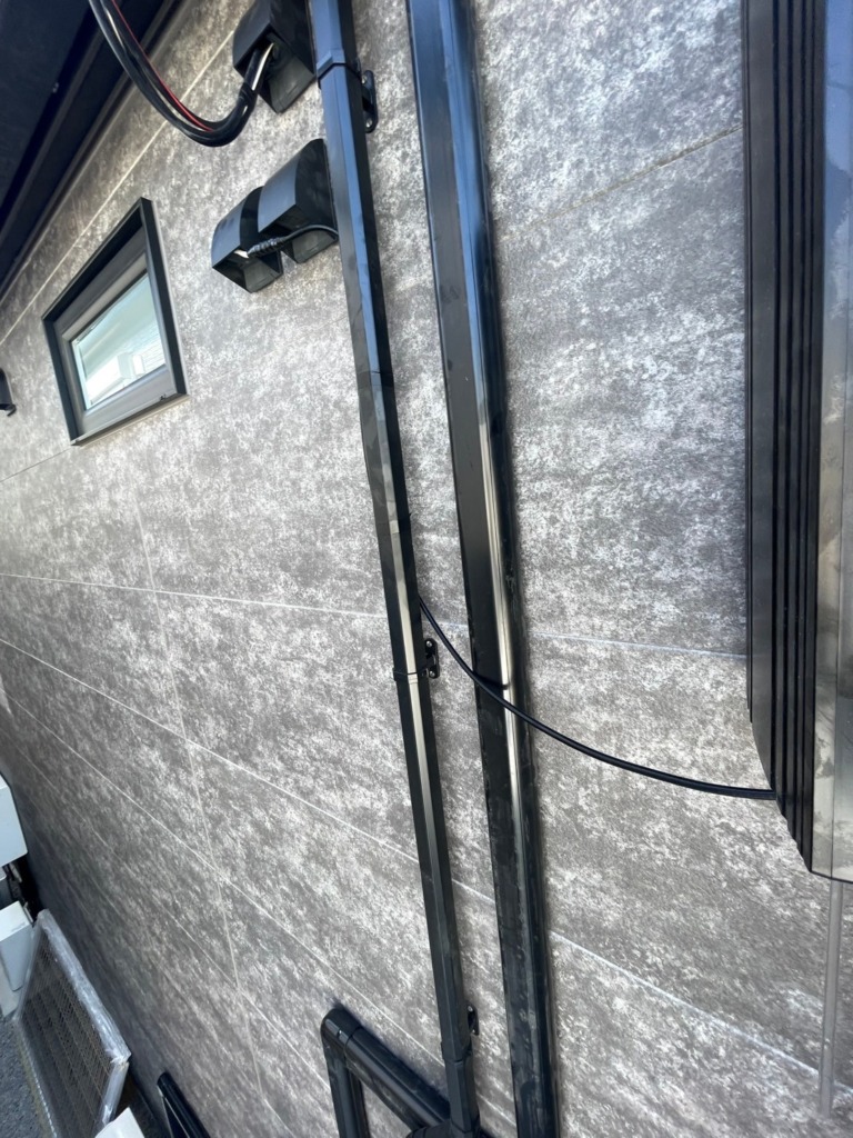 練馬区三原台の住友不動産様新築 隣家が近い環境下でのデザインアンテナ壁面工事