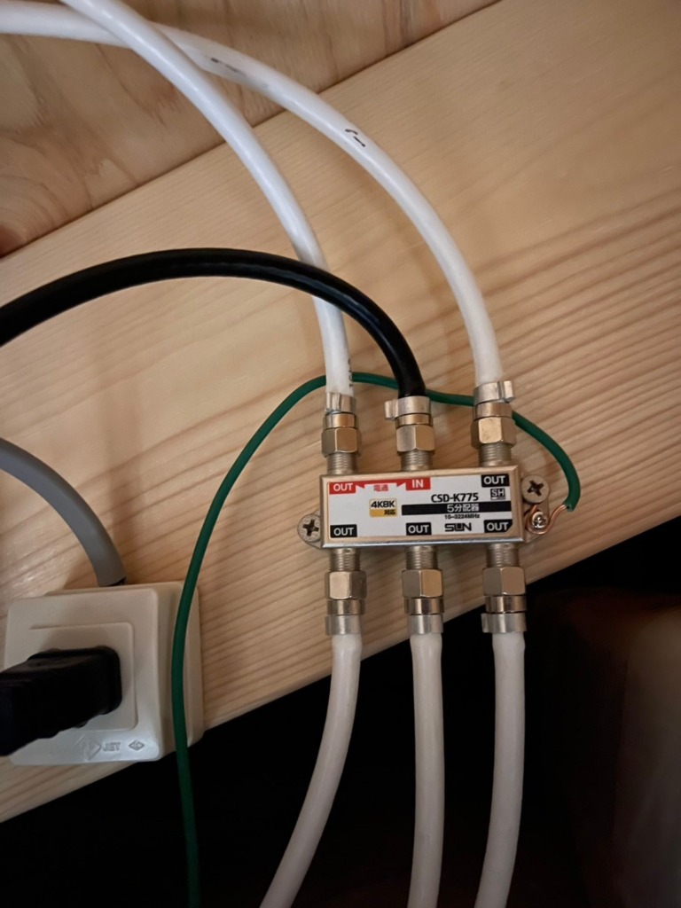 練馬区三原台の住友不動産様新築 隣家が近い環境下でのデザインアンテナ壁面工事