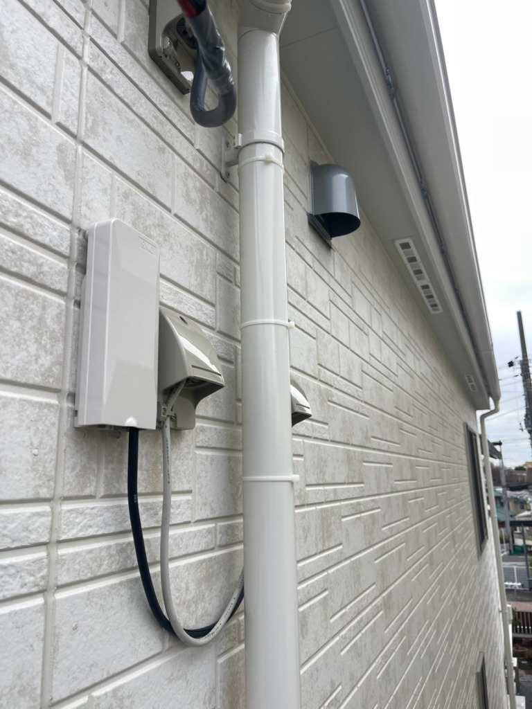 海老名市上今泉のホークワン様新築 垂直波用デザインアンテナ壁面工事