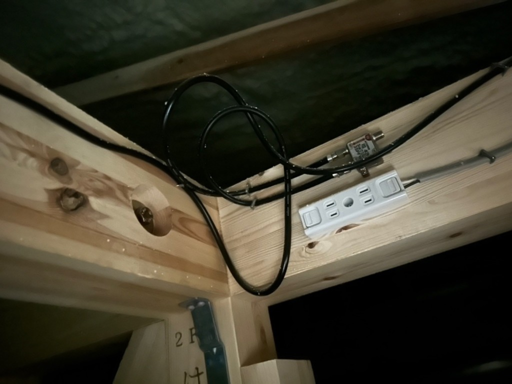 湖南市石部中央の敷島住宅様新築 建物の外観が気にならない地上波デジタル放送屋根裏アンテナ工事