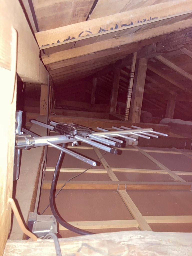 伊東市宇佐美の平屋既存住宅で台風でも安心の屋根裏テレビアンテナ工事