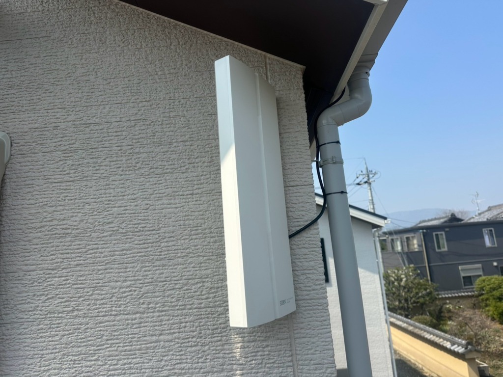 2026年5月1日 向日市鶏冠井町の四辻の家様新築　お洒落なデザインアンテナ壁面工事