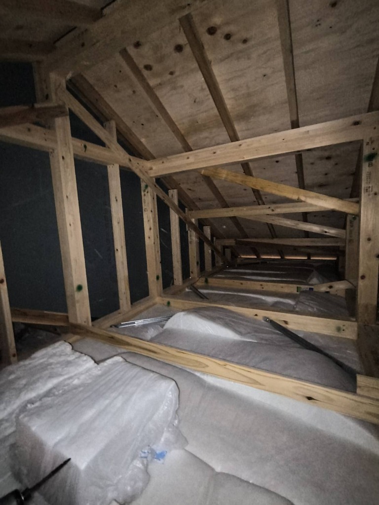 木更津市高柳の富士住建様新築 外から見えない屋根裏テレビアンテナ工事