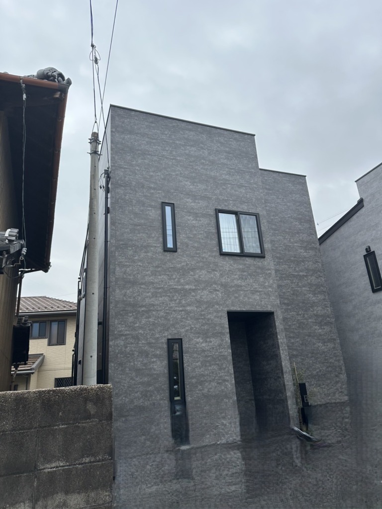 練馬区三原台の住友不動産様新築　隣家が近い環境下でのデザインアンテナ壁面工事