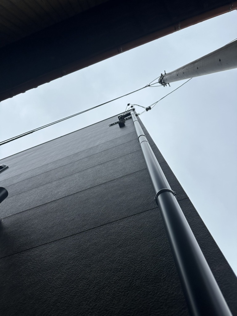 練馬区三原台の住友不動産様新築　隣家が近い環境下でのデザインアンテナ壁面工事