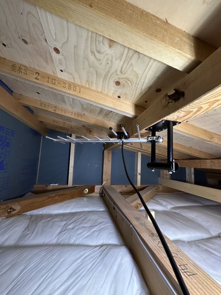 練馬区三原台の住友不動産様新築　隣家が近い環境下でのデザインアンテナ壁面工事