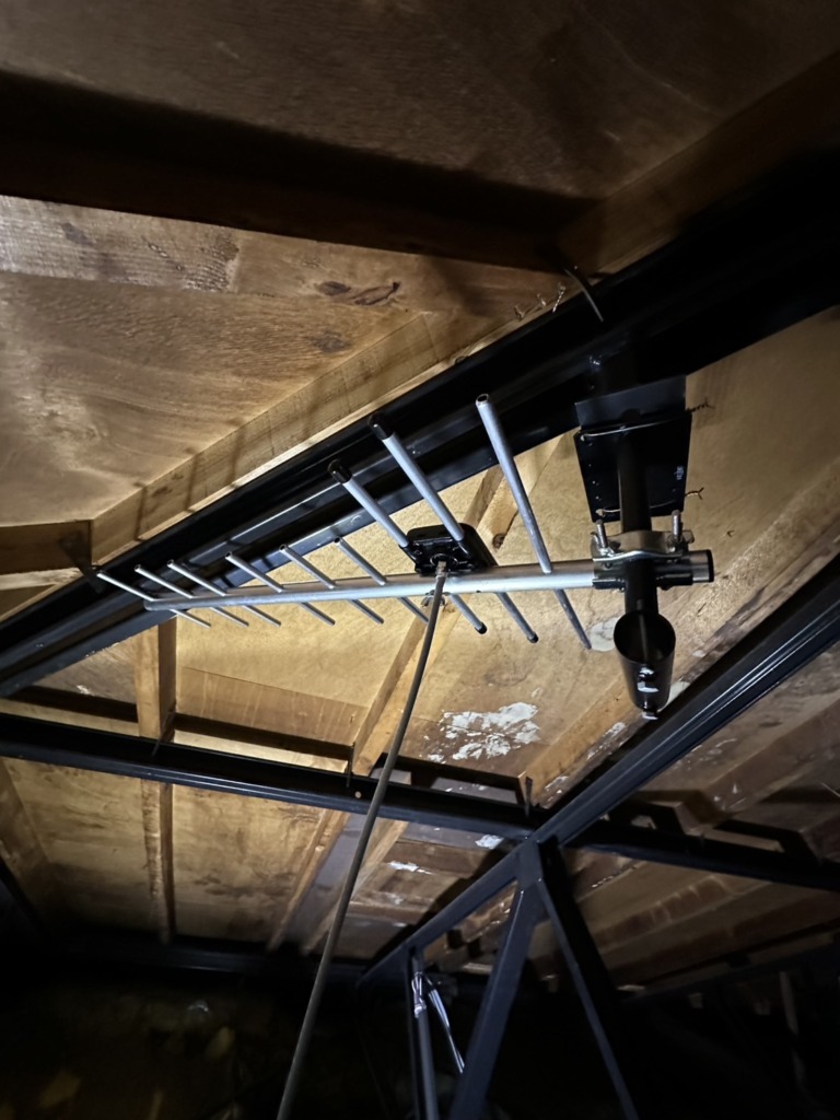 小牧市本庄の既存住宅で外から見えない地上波デジタル放送テレビアンテナ工事