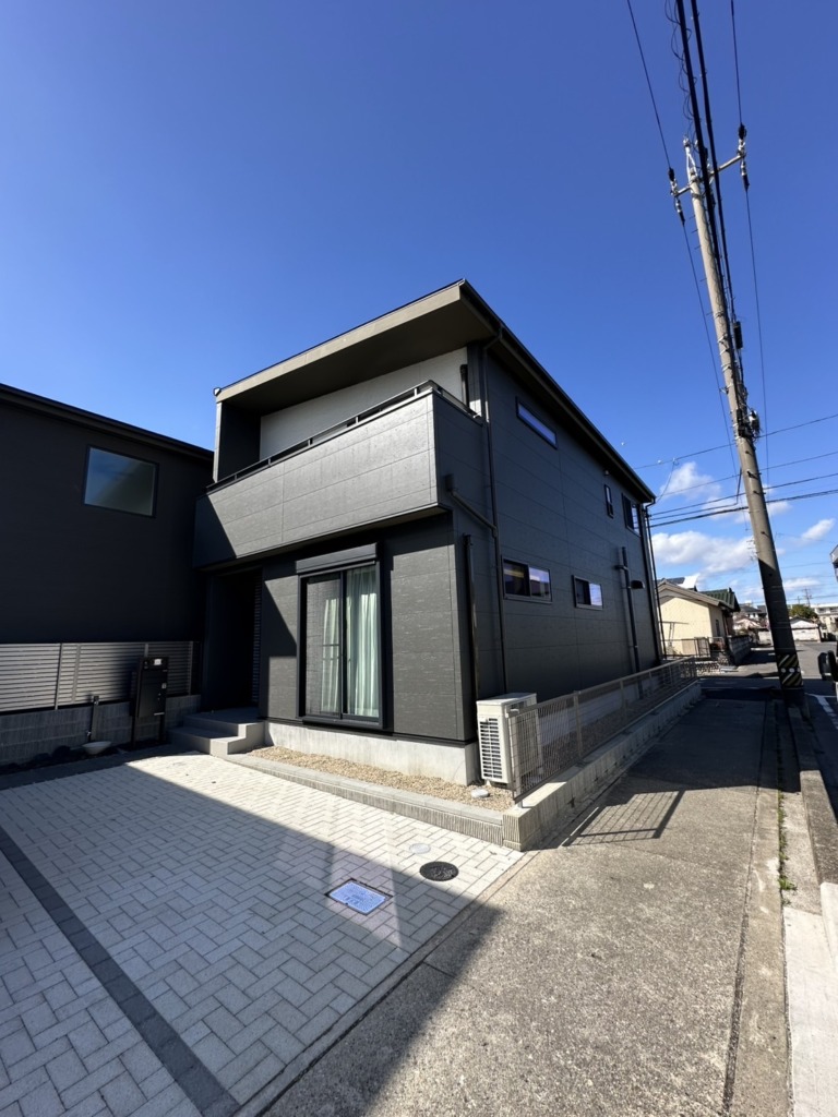 岩倉市稲荷町パシフィックホーム様　2K4K8K対応BSと地デジ小型フラットアンテナ新築アンテナ工事