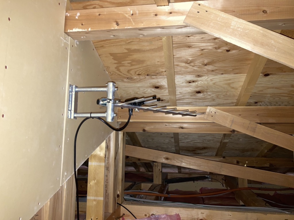 尾張旭市新居町のケイアイスター様新築　外から見えない地上波デジタル放送屋根裏アンテナ工事