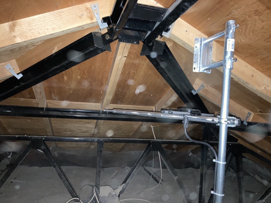 名古屋市緑区徳重のスッキリポール設備がある既存住宅での地上波デジタル放送屋根裏アンテナ工事