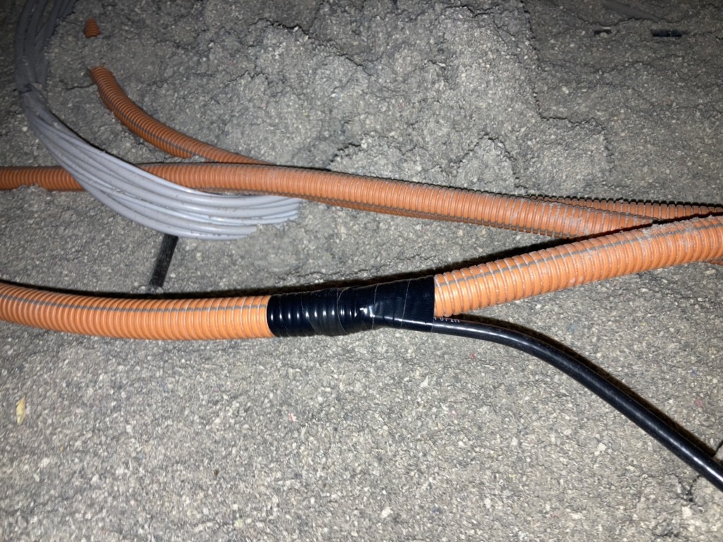 名古屋市緑区徳重のスッキリポール設備がある既存住宅での地上波デジタル放送屋根裏アンテナ工事