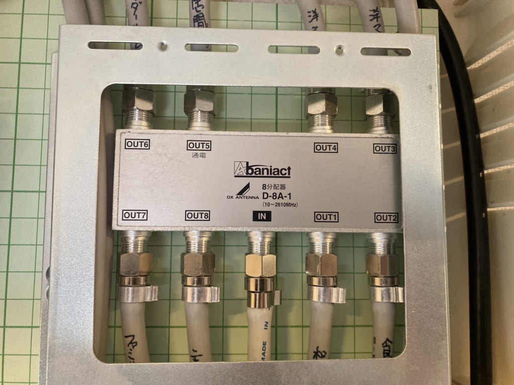 名古屋市緑区徳重のスッキリポール設備がある既存住宅での地上波デジタル放送屋根裏アンテナ工事