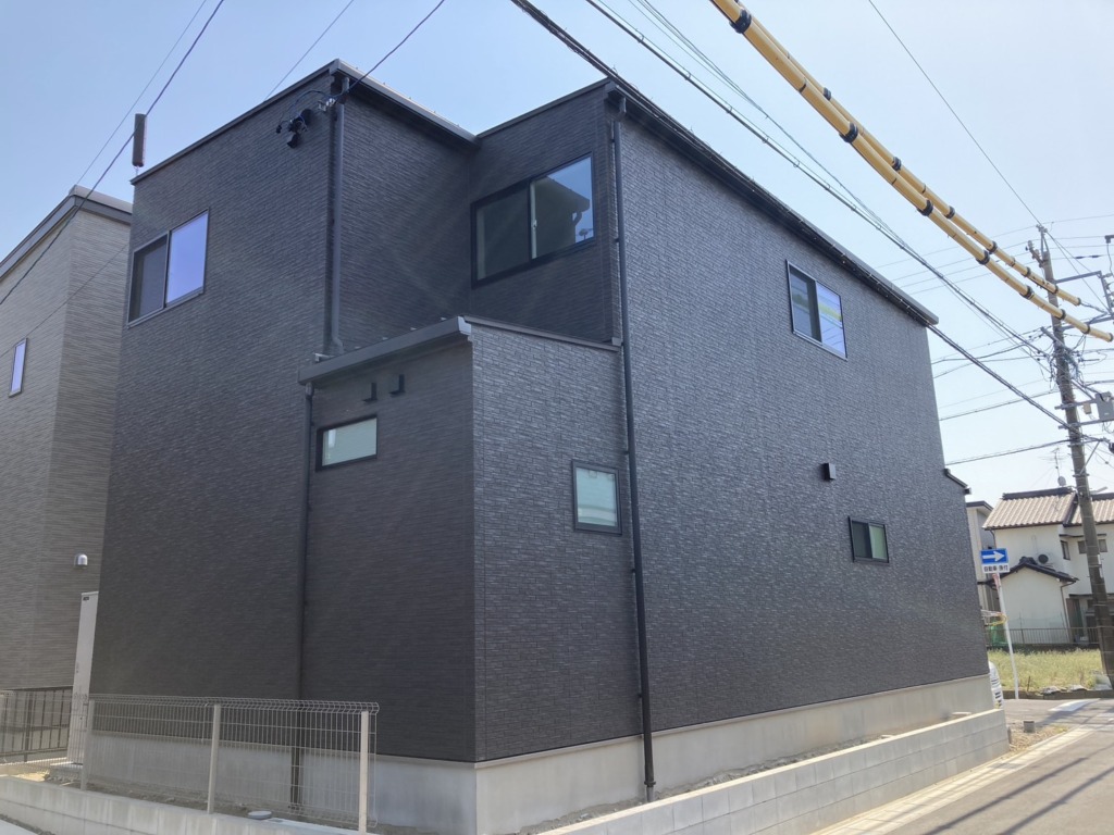 丹羽郡扶桑町高雄の太陽光パネルがある新築住宅でのユニコーンアンテナ工事