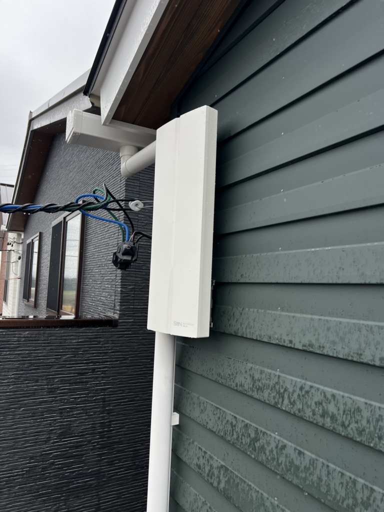 安城市根崎町のホロスホーム様新築 お洒落なデザインアンテナ壁面工事